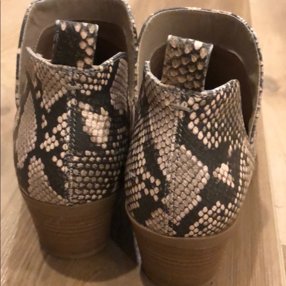 Snake Print 🐍 Booties - Picture 4 of 7